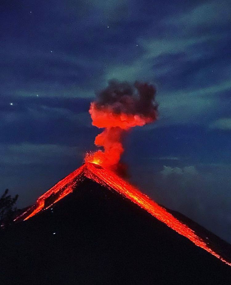 Volcan Acatenango Eruption