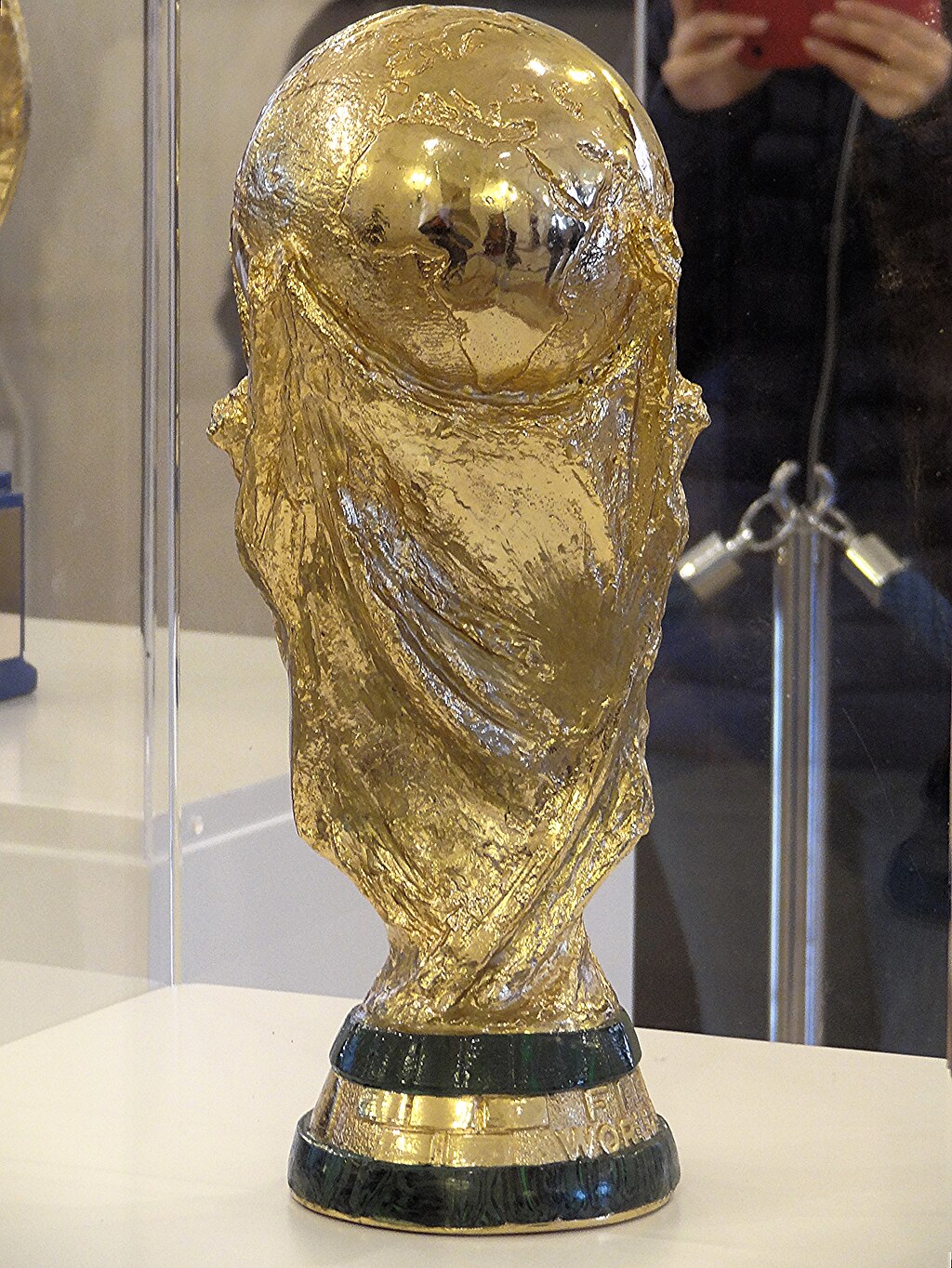 https://commons.wikimedia.org/wiki/File:FIFA_World_Cup_Trophy_2015.jpg